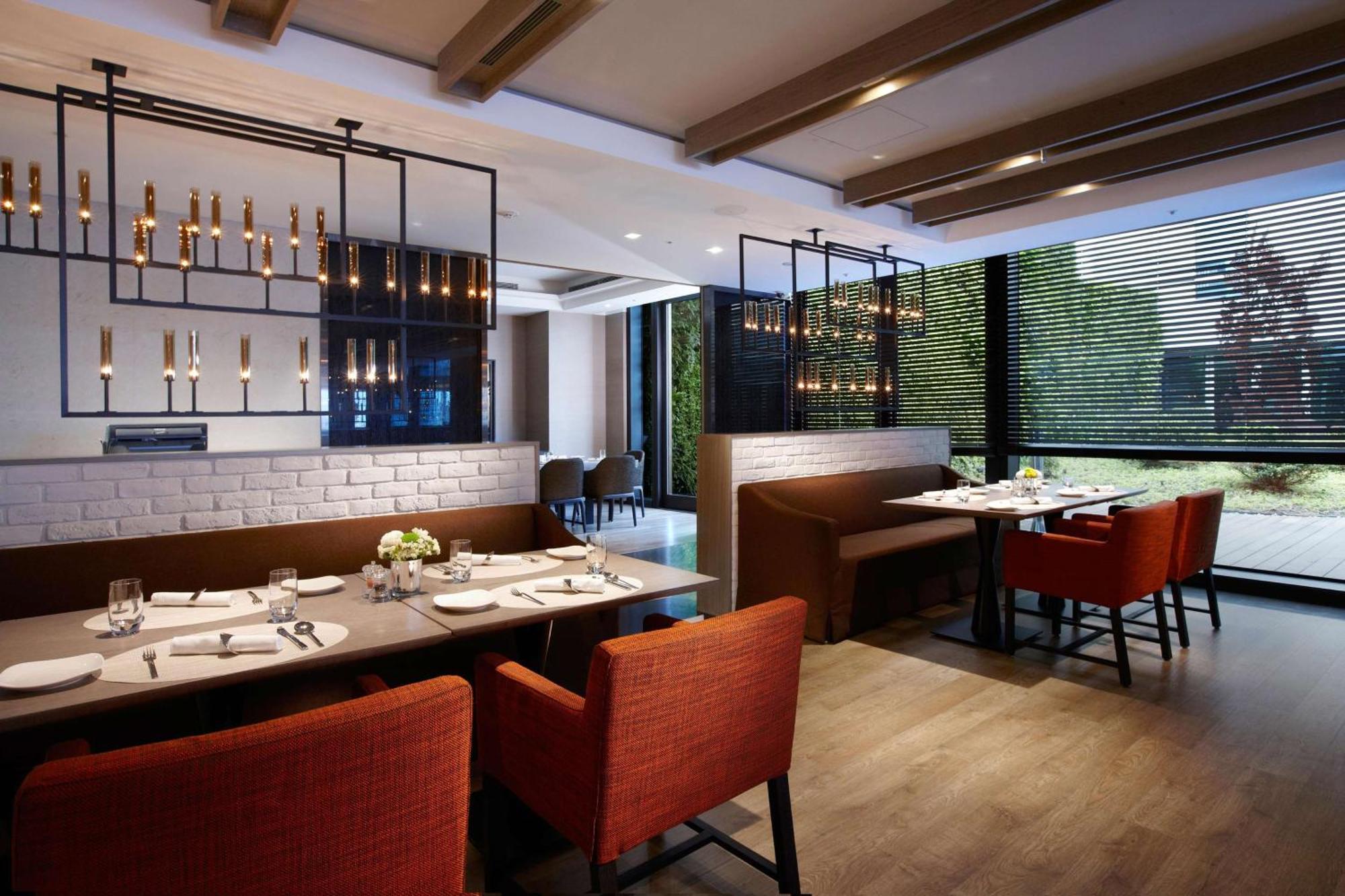 Отель Humble House Taipei, Curio Collection By Hilton Экстерьер фото The interior of the restaurant