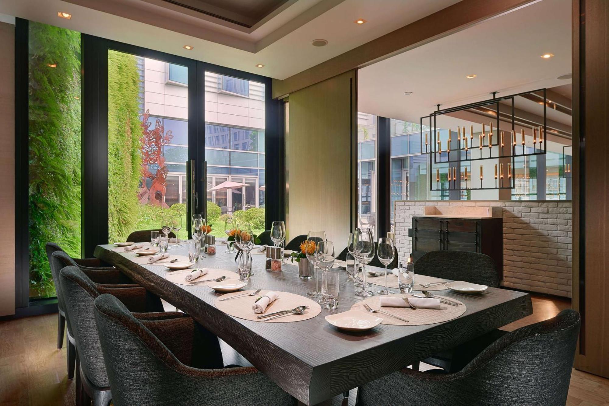 Отель Humble House Taipei, Curio Collection By Hilton Экстерьер фото The Table