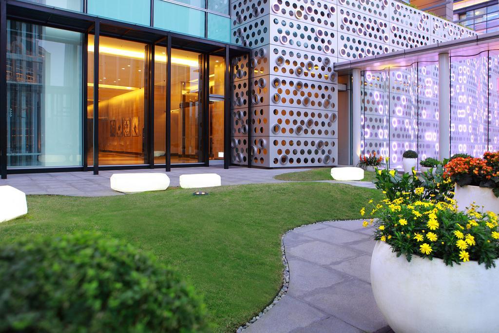 Отель Humble House Taipei, Curio Collection By Hilton Экстерьер фото The hotel's entrance