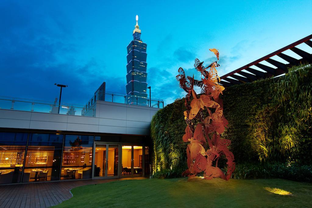 Отель Humble House Taipei, Curio Collection By Hilton Экстерьер фото The rooftop garden of the hotel