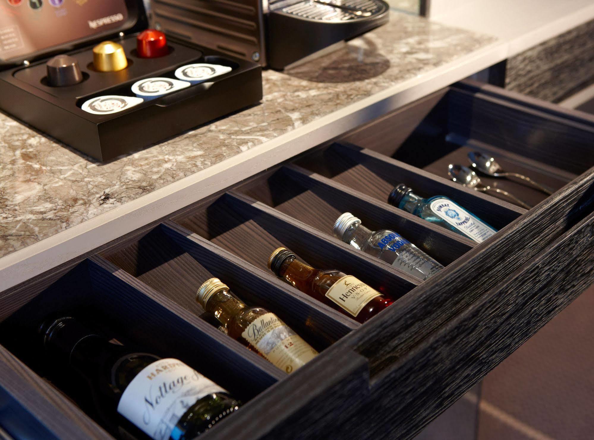 Отель Humble House Taipei, Curio Collection By Hilton Экстерьер фото A drawer with dividers